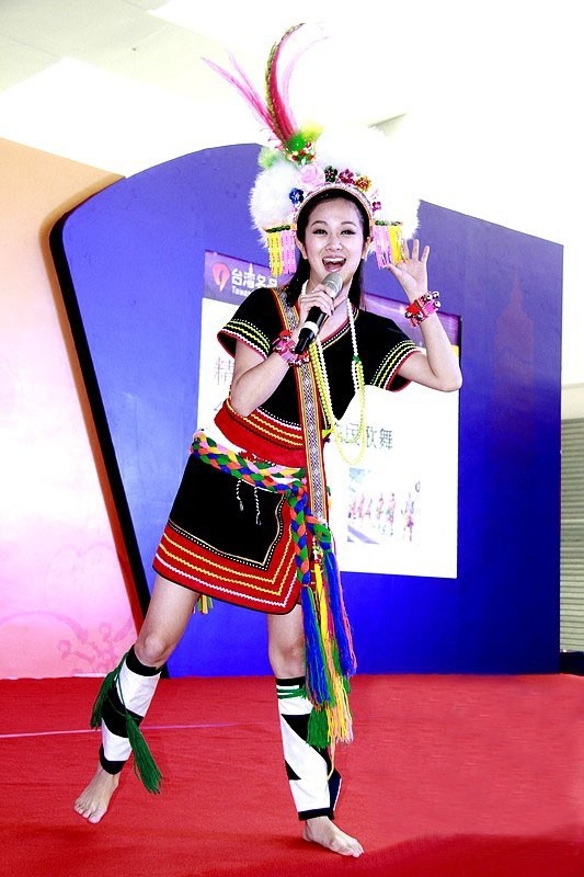 春季女民族服装台湾阿美族演出服饰表演服舞蹈服装阿美族民族头饰