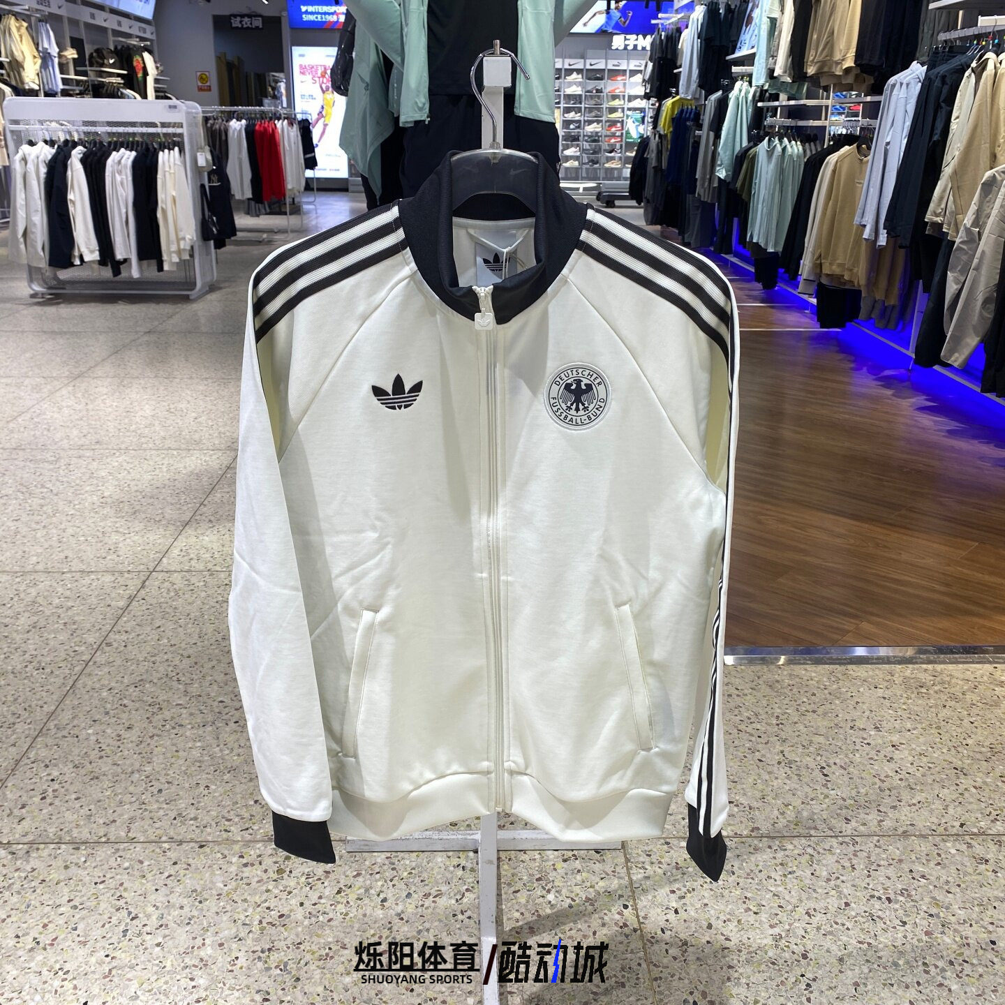 Adidas阿迪达斯三叶草立领德国队足球休闲文化运动夹克外套KG5096