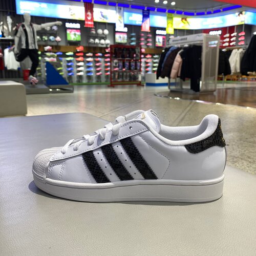 Adidas三叶草贝壳头板鞋