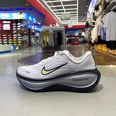 耐克女子VOMERO缓震回弹跑步鞋