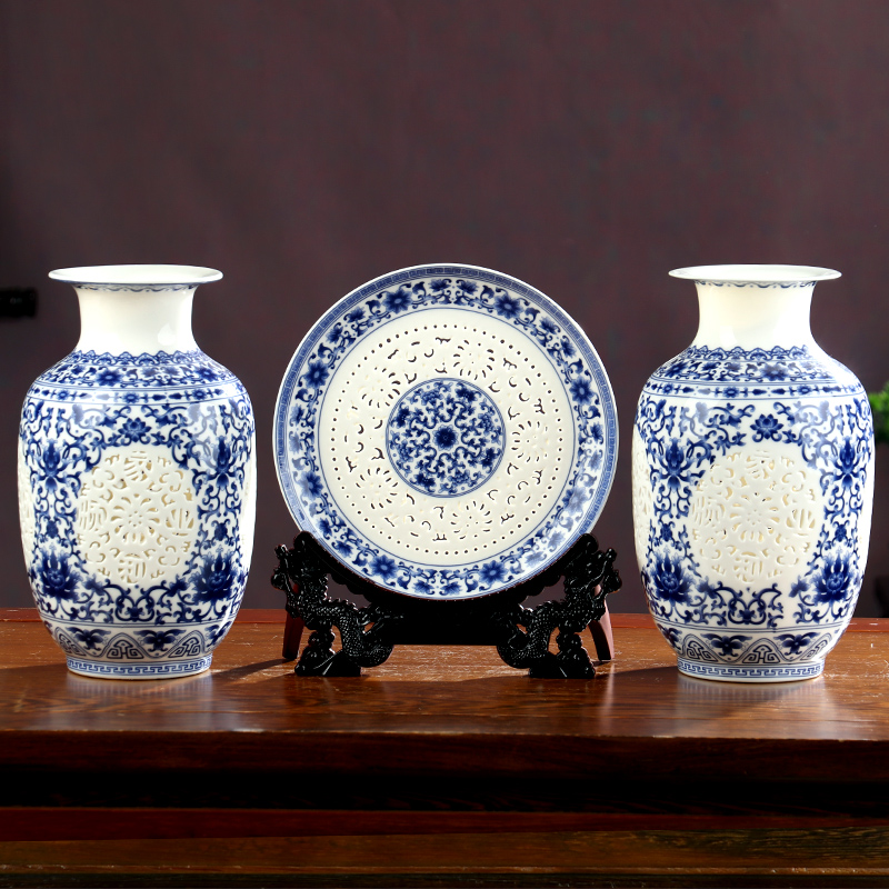 镂空青花瓷创意三件套客厅陶瓷器花瓶办公室电视柜摆件轻奢装饰品