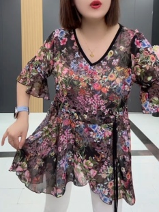 25夏季时尚洋气女胖妹妹加肥加大码V领碎花喇叭袖雪纺衫宽松遮肉
