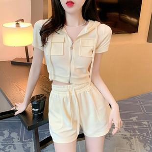 夏天套装女款新款茶系穿搭一整套休闲运动风成套搭配两件套潮