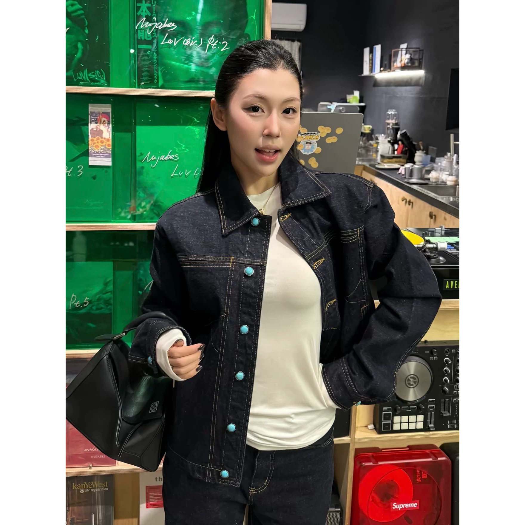 休闲飒爽时尚纽扣牛仔夹克外套女