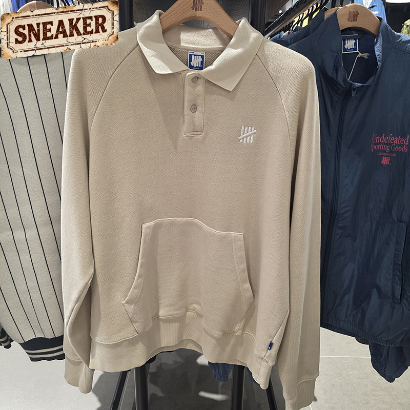 UNDEFEATED五条杠秋季潮牌字母印花POLO领套头纯棉卫衣UC43GKC03M