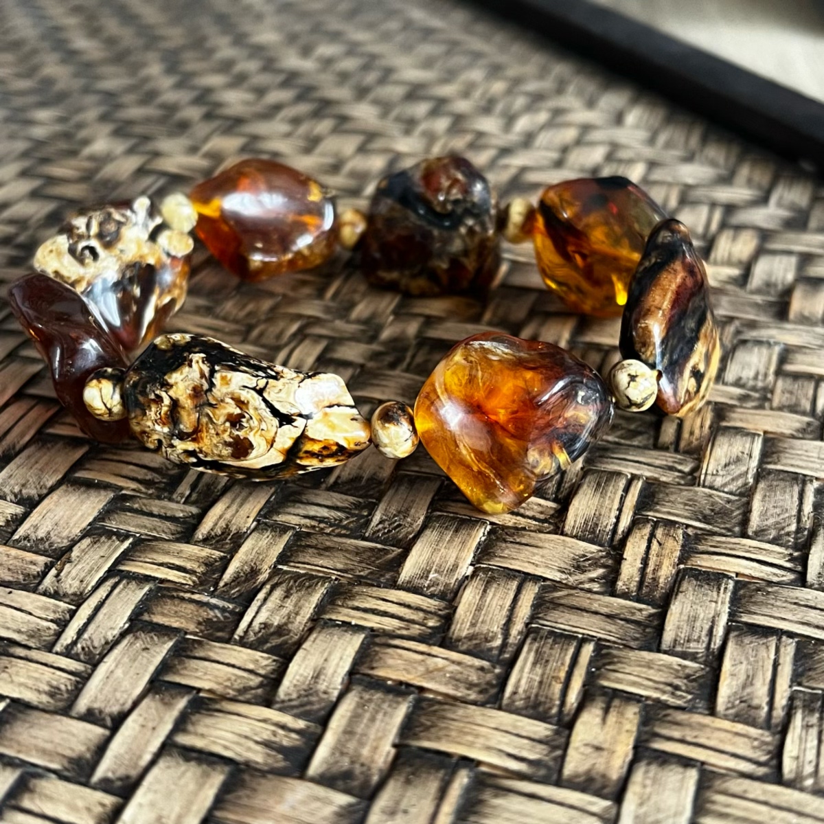 带证书20.39天然抚顺琥珀干白花珀金珀血珀随形手串手链不规则