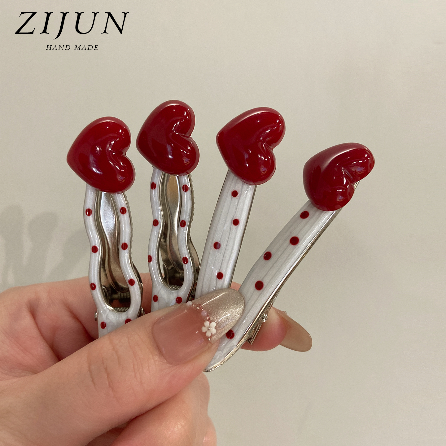 浪漫红色发夹波点爱心鸭嘴夹少女