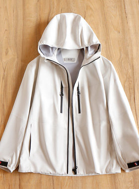 ￥839 秒！春天家 型男品质轻户外 篙奢压胶连帽冲锋衣外套70B2