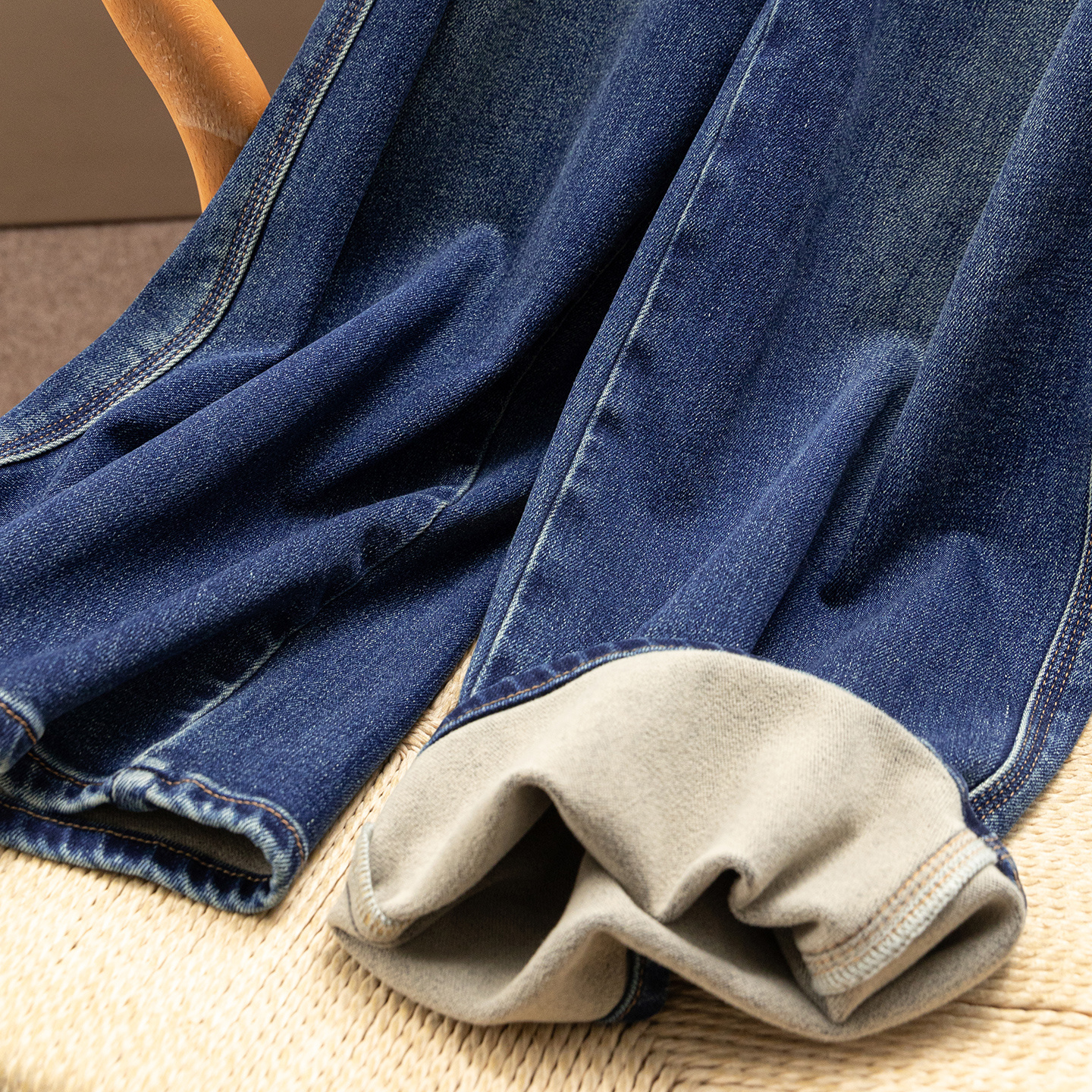 法柜黑科技发热镰刀磨绒牛仔裤