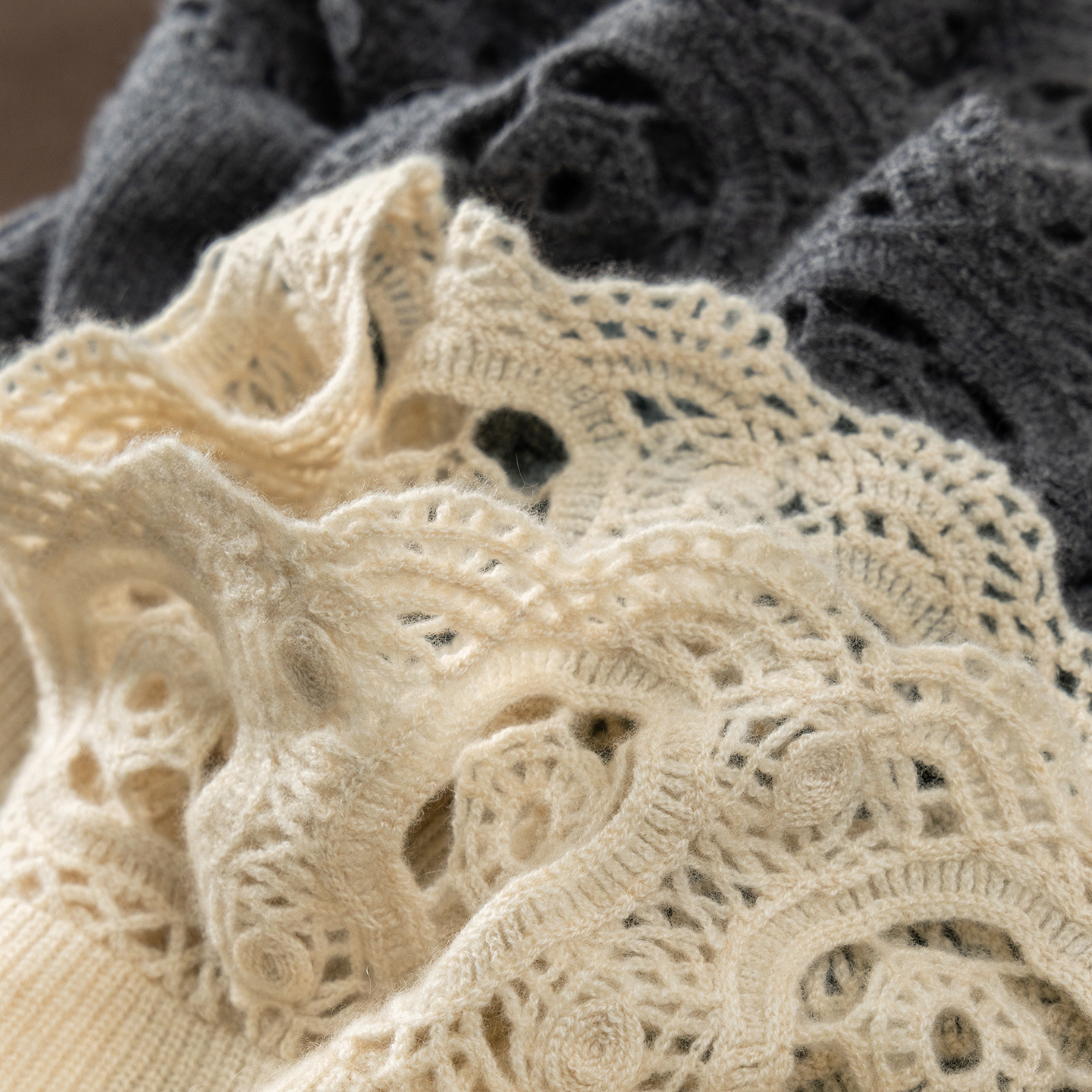 H春上7号 时髦精致 法柜100山羊绒花边圆领镂空钩花毛衣D女98E2