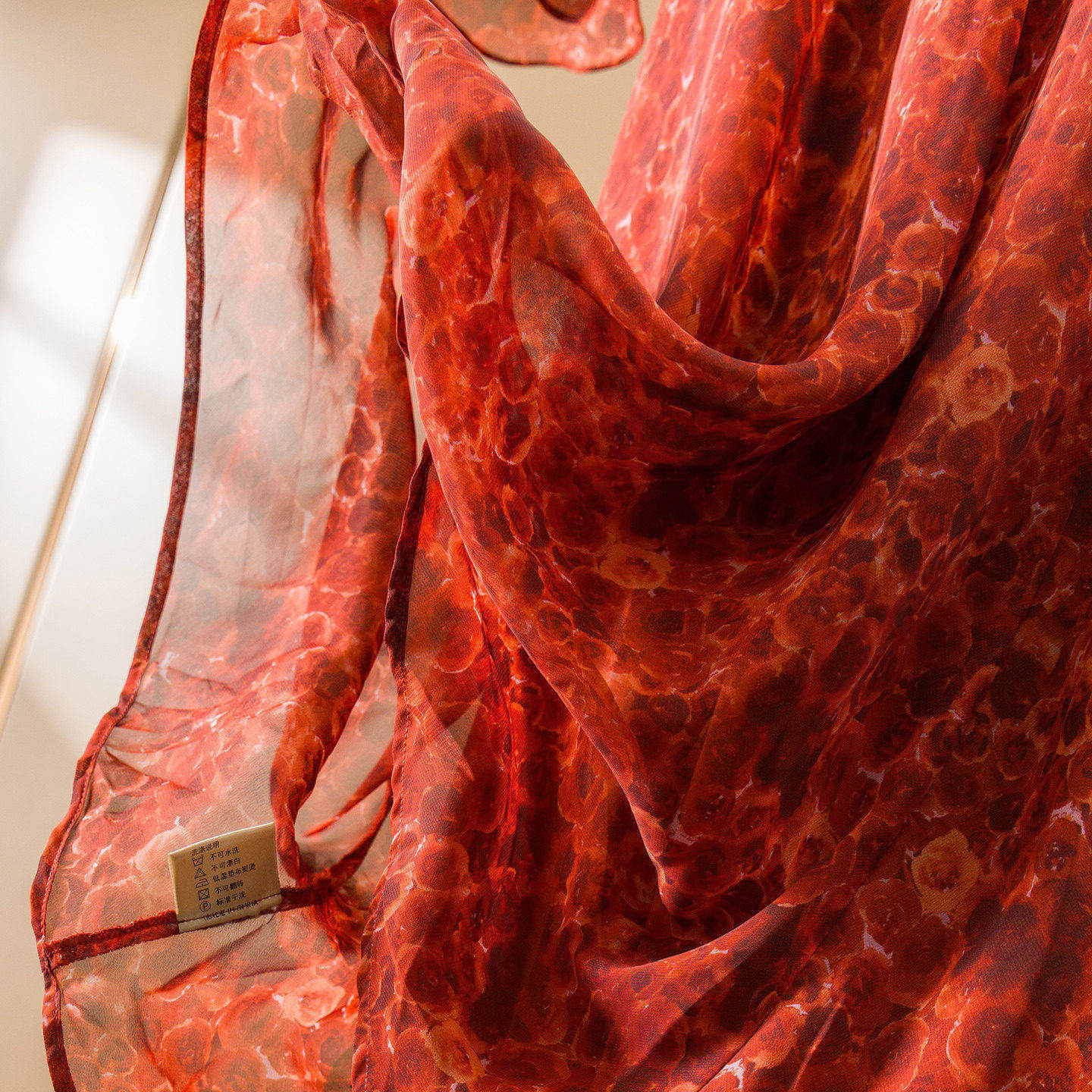 H春上7号 浓情玫瑰 曼妙之姿 曲线斜裁显瘦V领喇叭袖连衣裙女29G1