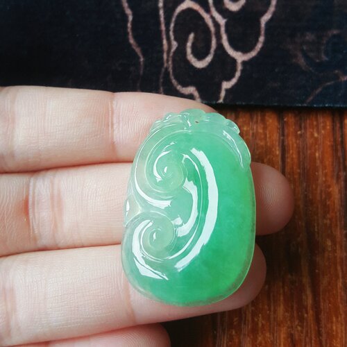 天然翡翠吊坠冰种翡翠如意吊坠