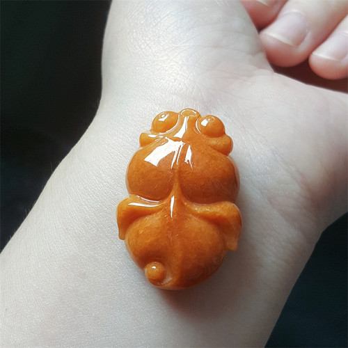 缅甸翡翠吊坠冰种翡翠金鱼吊坠