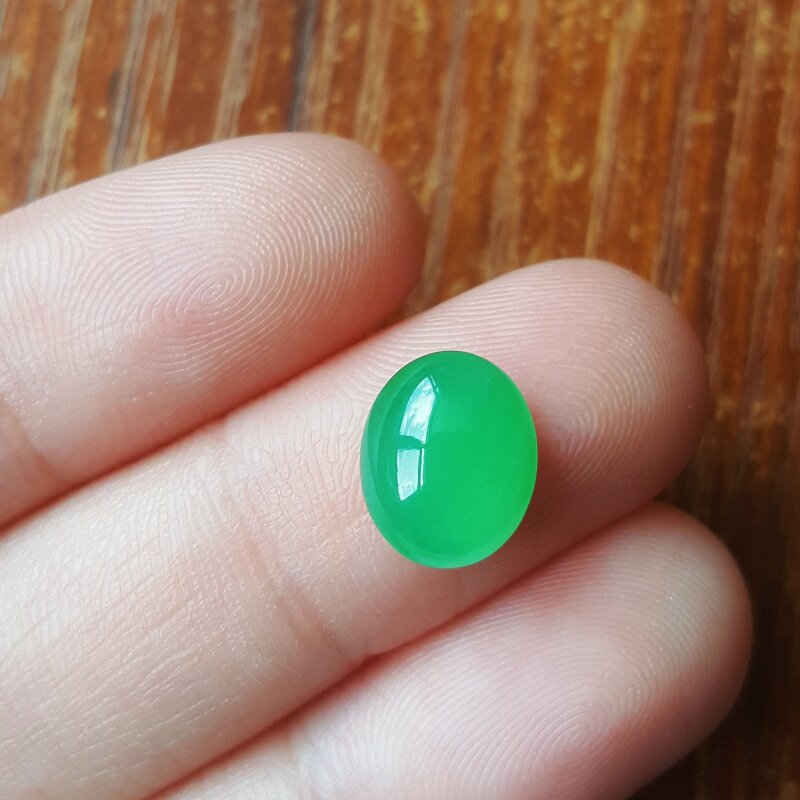 天然缅甸a级翡翠冰种翡翠蛋面图片