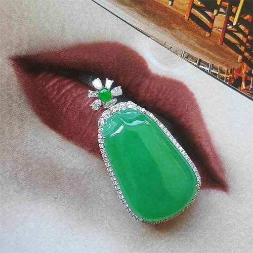 缅甸a级翡翠冰种翡翠福瓜吊坠18k