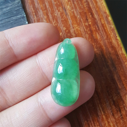 玉吊坠缅甸翡翠吊坠冰种翡翠福豆