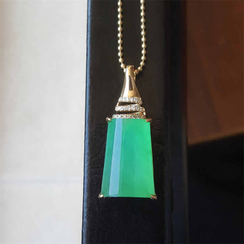 缅甸翡翠吊坠冰种翡翠玉柱锁骨坠