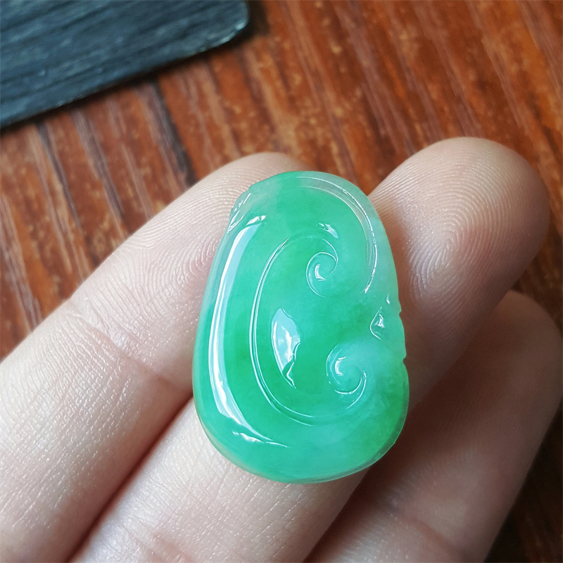 缅甸翡翠吊坠冰种翡翠如意吊坠