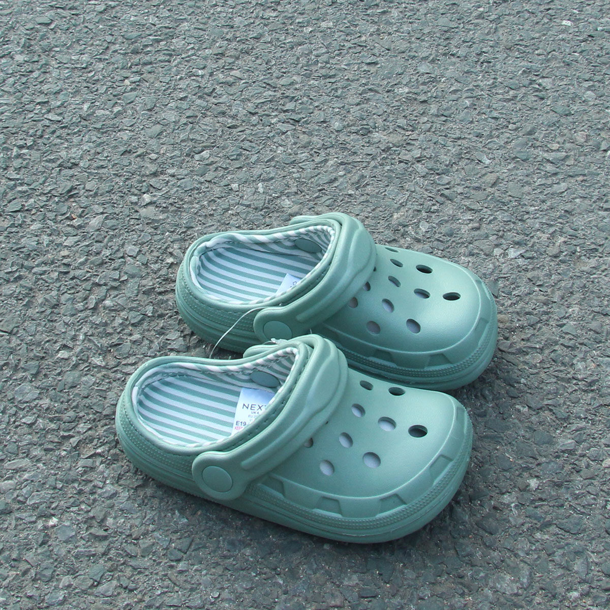 12.21孤品女童卡通洞洞鞋薄夹棉外贸原单童鞋室内拖鞋包头鞋