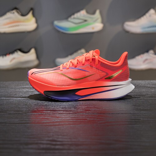 李宁男子跑鞋减震回弹