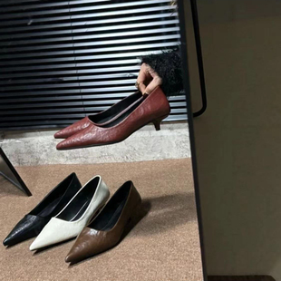 复古小猫跟单鞋女一脚蹬尖头浅口小皮鞋2024新款软皮软底工作鞋