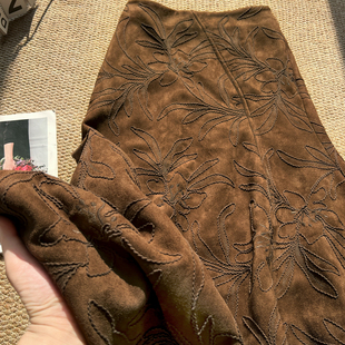 高端轻奢重工麂皮质感鱼尾裙女秋冬高腰垂感绳绣设计感显瘦包臀裙