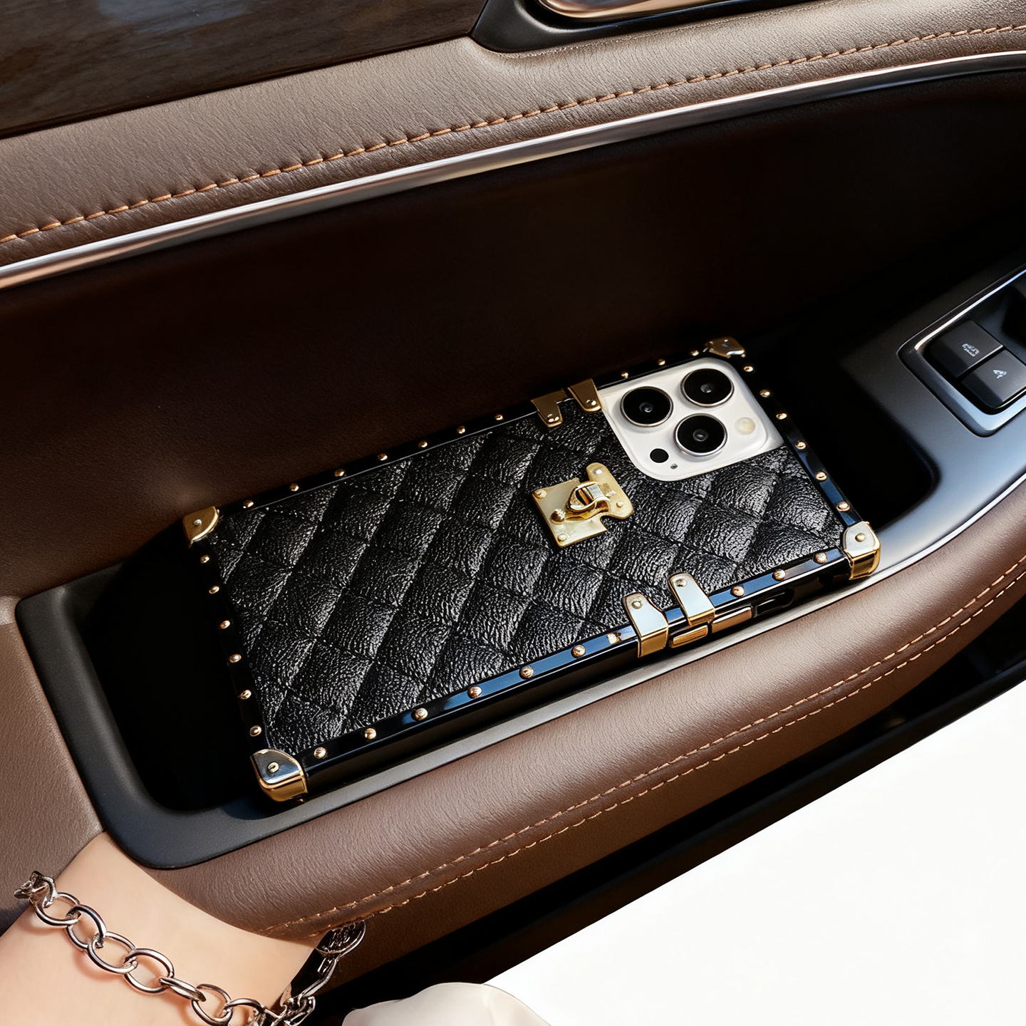 适用苹果16promax小羊皮手机壳