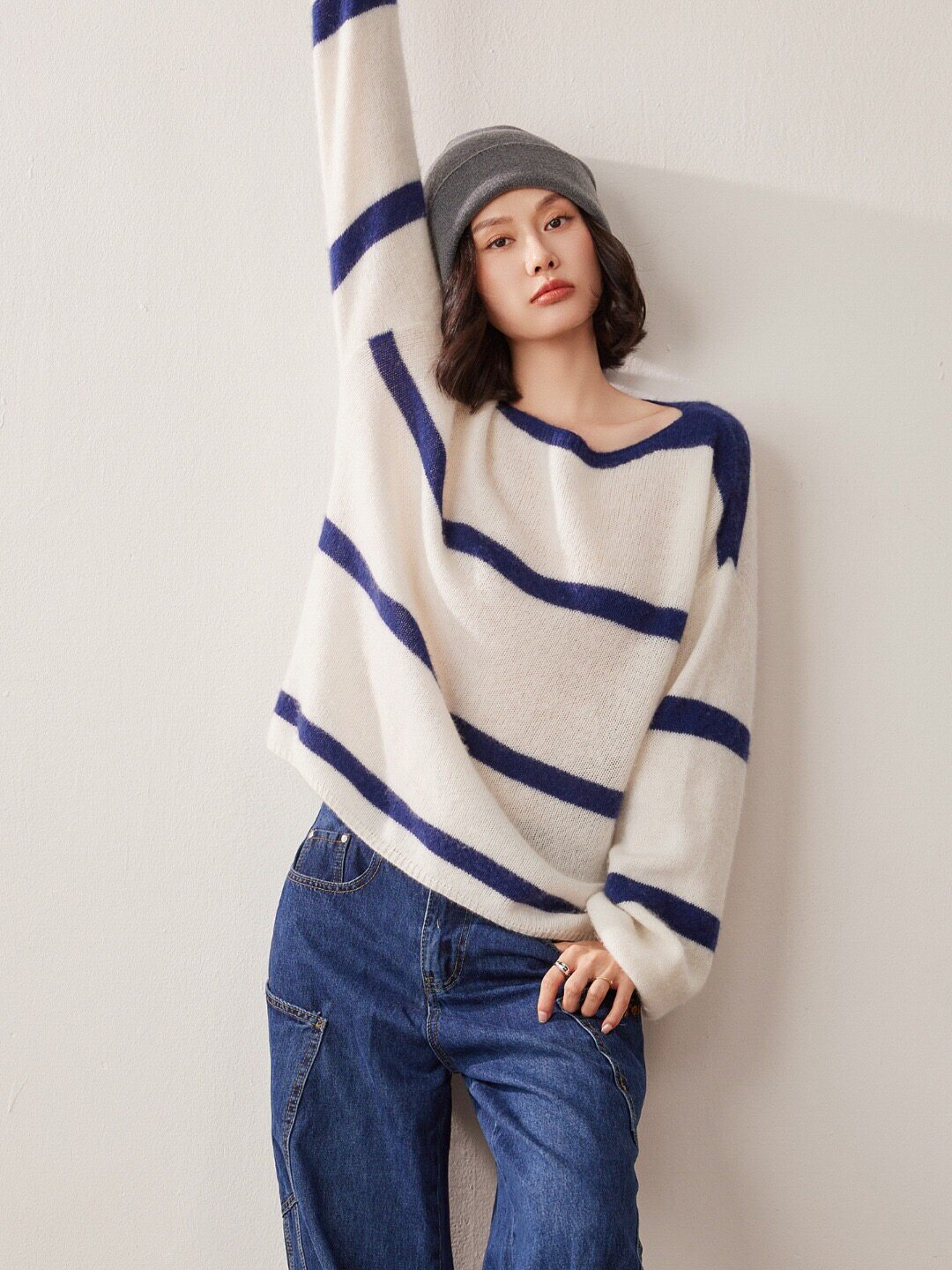 蓝白条纹一字领山羊绒衫女条纹宽松套头毛衣慵懒长袖针织时尚打底