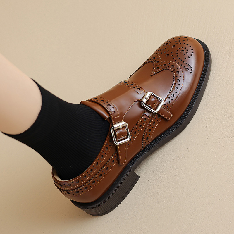 雕花布洛克圆头深口单鞋女春秋