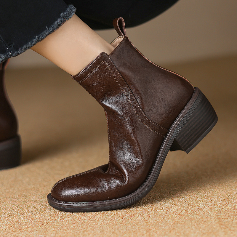 黑夫人巨软全真皮高跟后拉链短靴女秋冬粗跟马丁靴大码单靴414243