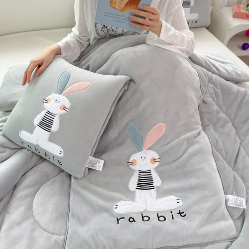 牛奶绒抱枕被子两用加厚二合一汽车载枕头办公室午睡毯子冬天靠枕