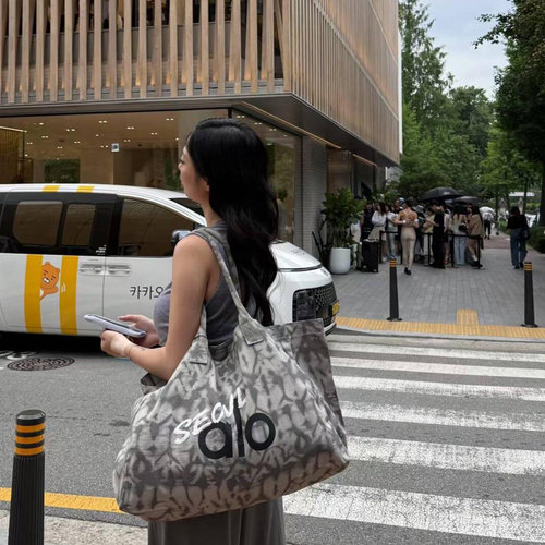 AloYoga首尔限定帆布瑜伽包