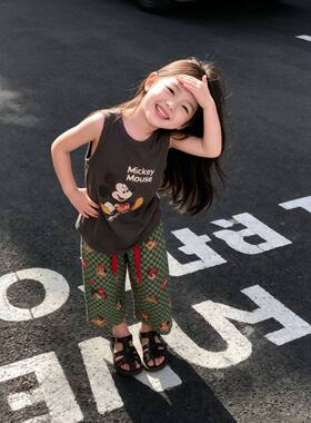 女童卡通套装2026夏季新款儿童米奇灰色背心女宝宝时髦印花格纹裤