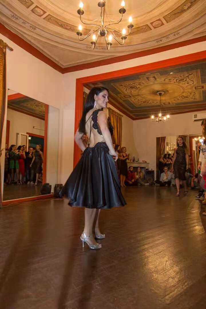 阿根廷探戈舞裙蕾丝绣片性感露背设计开叉飘逸连衣裙舞台表演舞裙