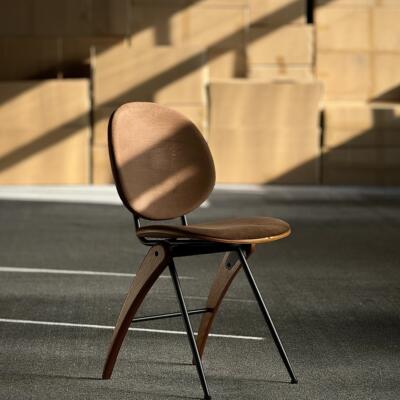 工厂直出翠鸟椅实木绒面餐椅