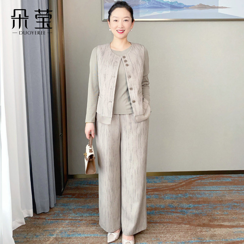 朵莹中年妈妈春装气质套装2026新款中老年人女春秋时尚休闲三件套