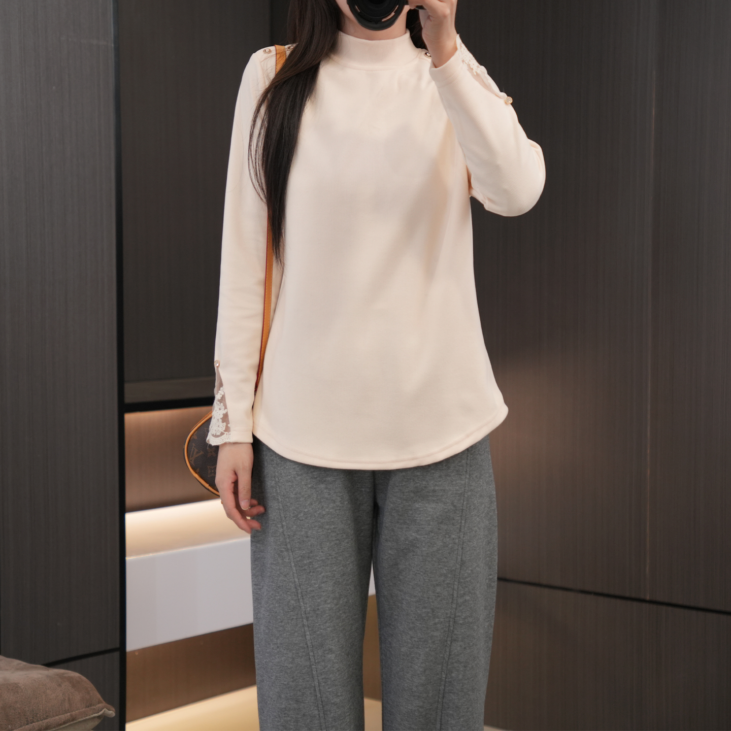 闭眼入设计感袖口镂空拼接打底衫