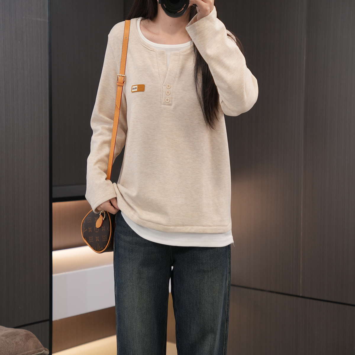 闭眼入设计感加绒贴标假两件上衣