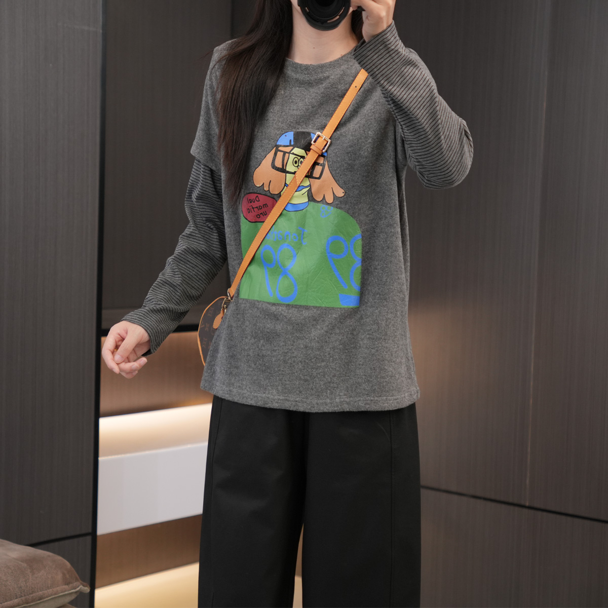 秋季必入设计感拼接袖卡通假两件