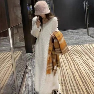 大毛衣外穿女秋冬宽松慵懒高级感连衣裙 白色马海毛套头v领中长款