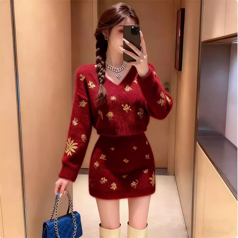 2025新款红色V领针织套装女秋冬慵懒风毛衣包臀裙两件套高级感,女装/女士精品,时尚套装,淘宝优惠券,粉丝福利购,淘宝优惠卷