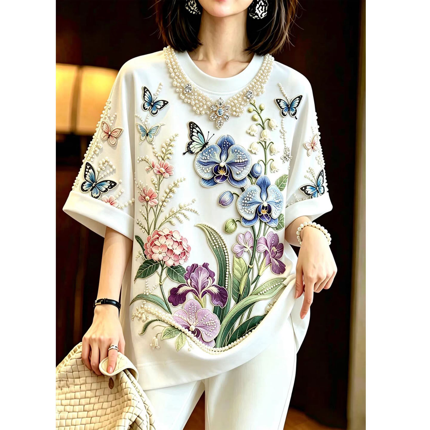 花朵蝴蝶图案烫钻钉珠短袖T恤女图片
