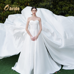 简约法式 新娘婚纱2024新款 缎面大拖尾主婚纱定制 慕白 Obride