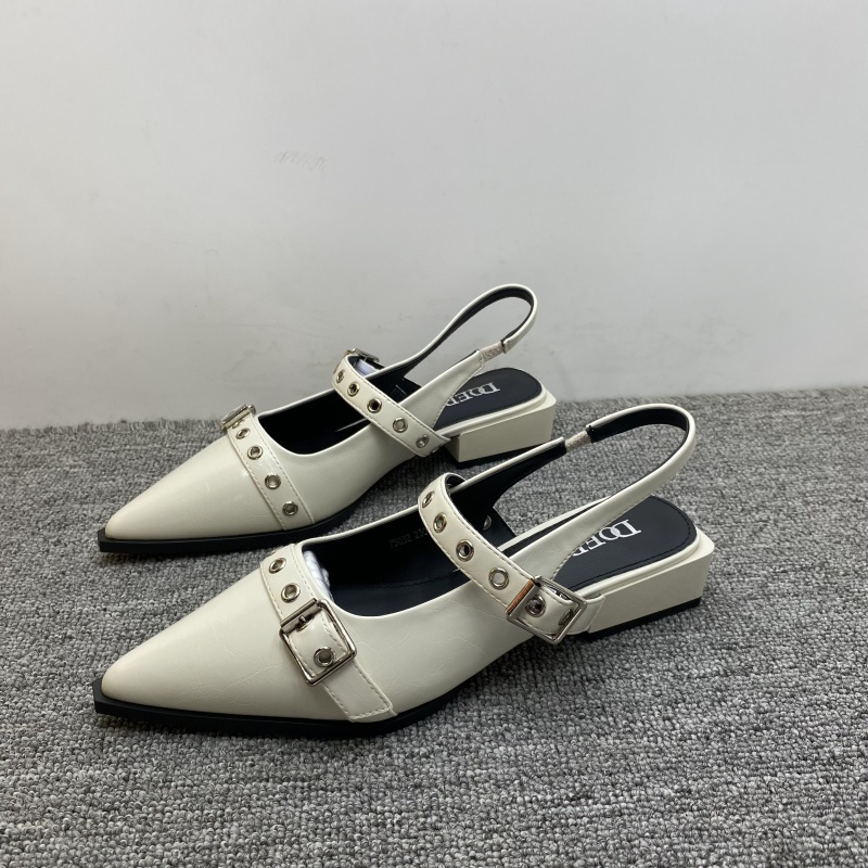 夏季新款平底百搭温柔包头凉鞋