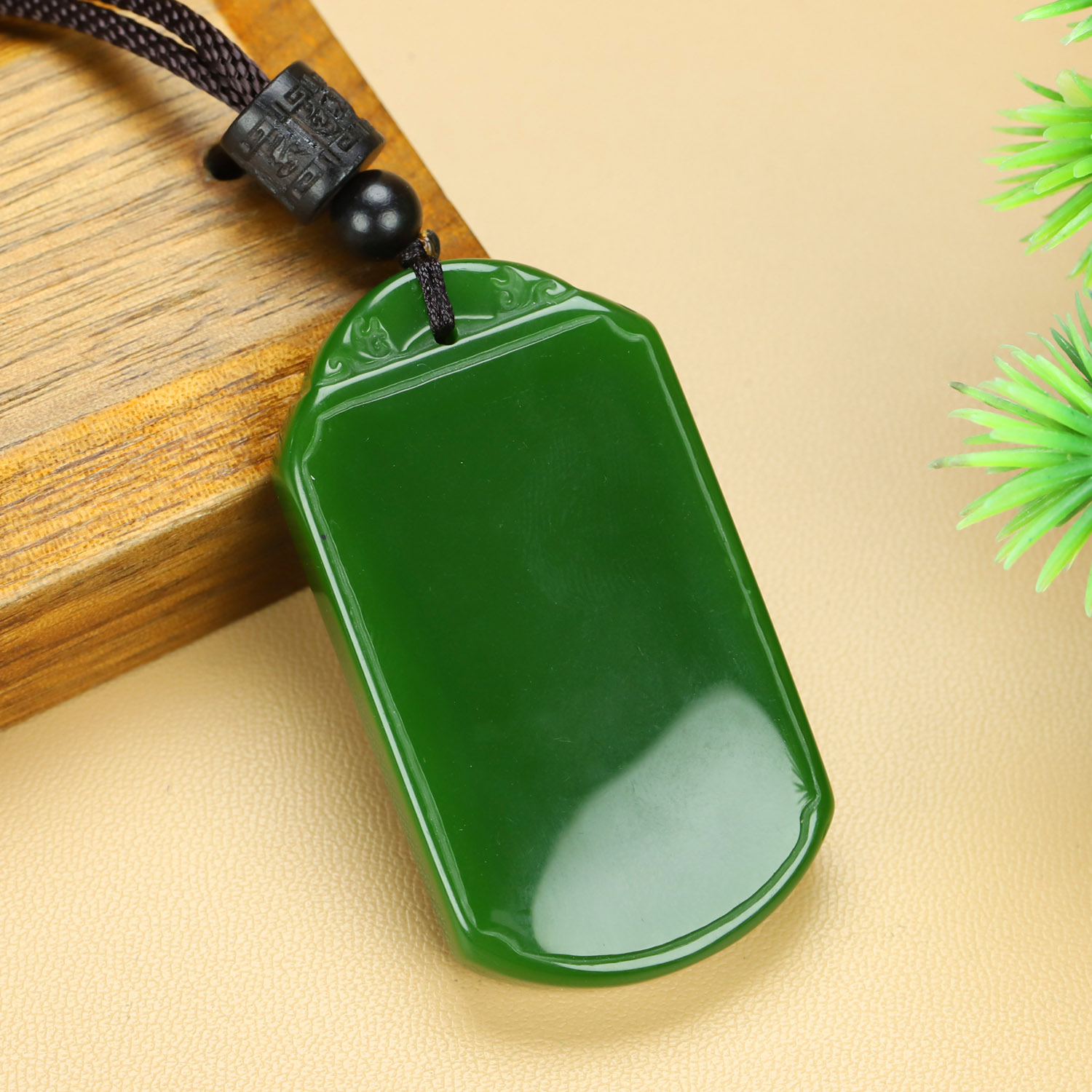 和田玉绿色方形平安无事牌吊坠男女菠菜绿碧玉如意纹玉牌挂件项链