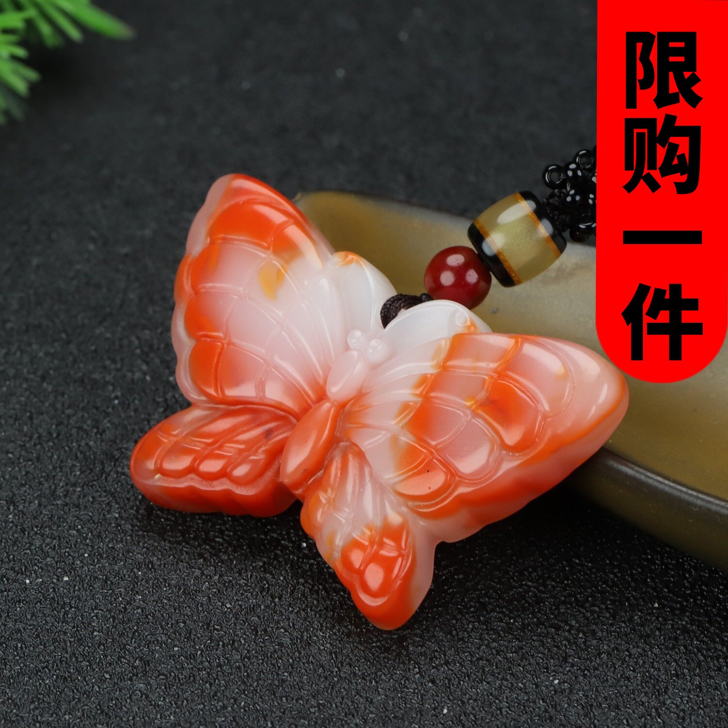 和田玉蝴蝶玉坠女款项链挂坠新疆红白鸡血玉蜻蜓吊坠毛衣链平安牌