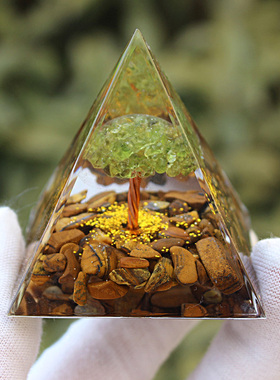 树脂滴胶装饰摆件水晶碎石金字塔