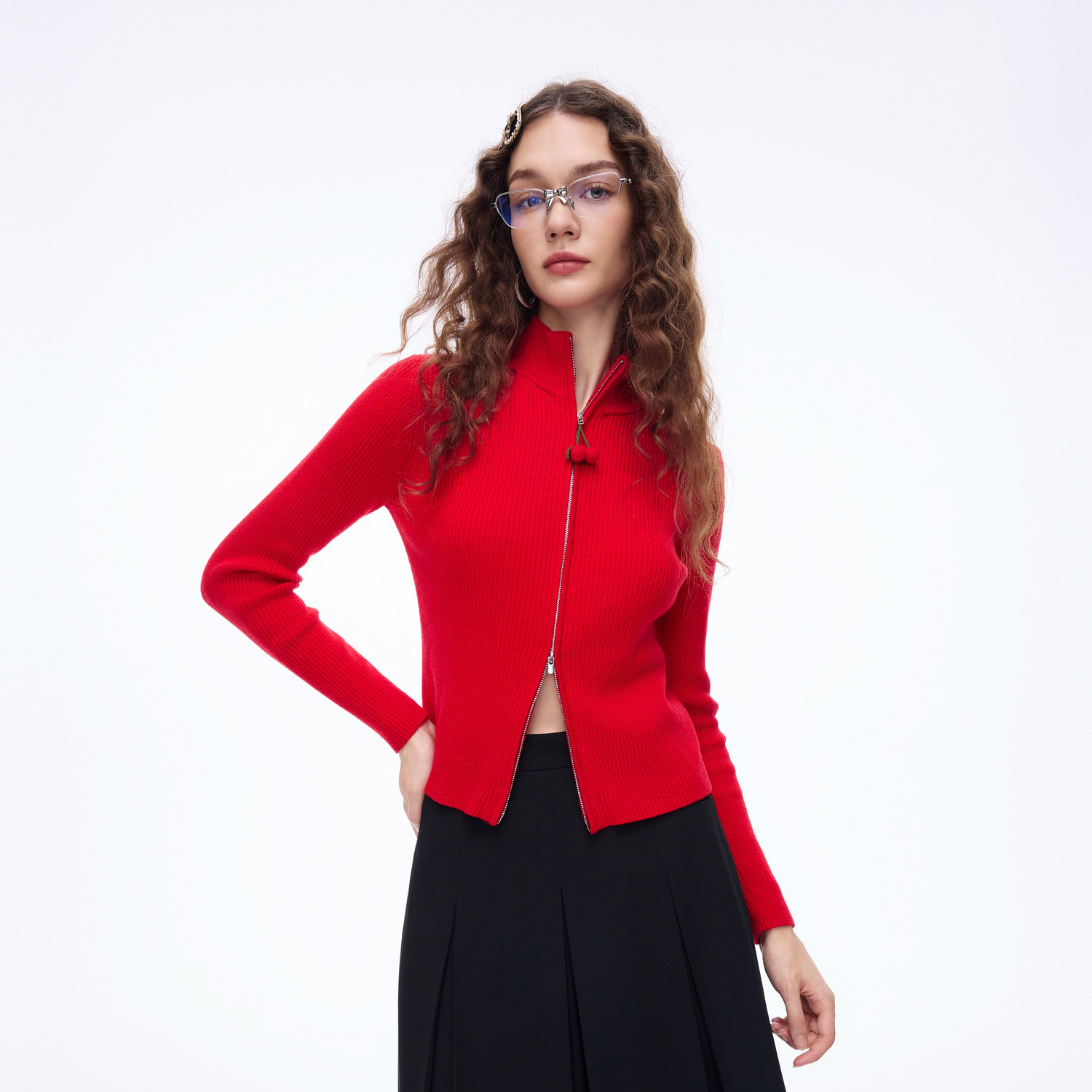 朗姿莱茵福莱尔新年红美丽诺羊毛手工吊坠针织开衫立领毛衣26春新