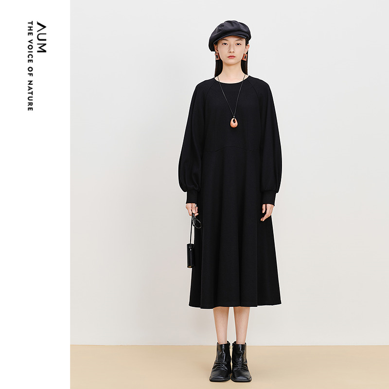 【商场同款】AUM噢姆冬季羊绒澳毛针织呢灯笼袖黑色连衣裙长裙女