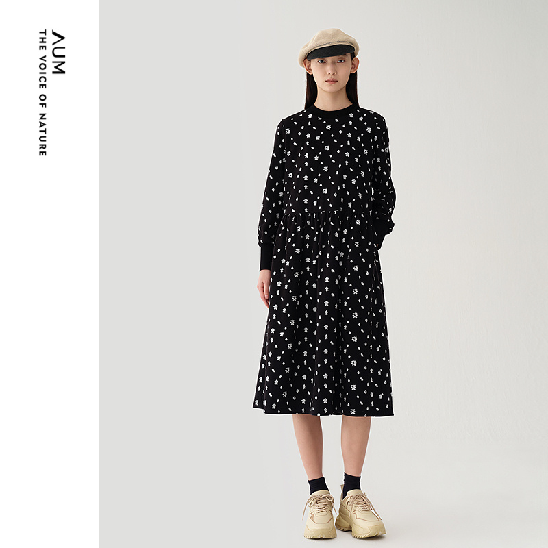 【商场同款】AUM噢姆冬季休闲圆领撞色提花针织羊毛黑色连衣裙女